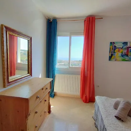 Amazing 2 Bedroom With Private Roof Terrace In